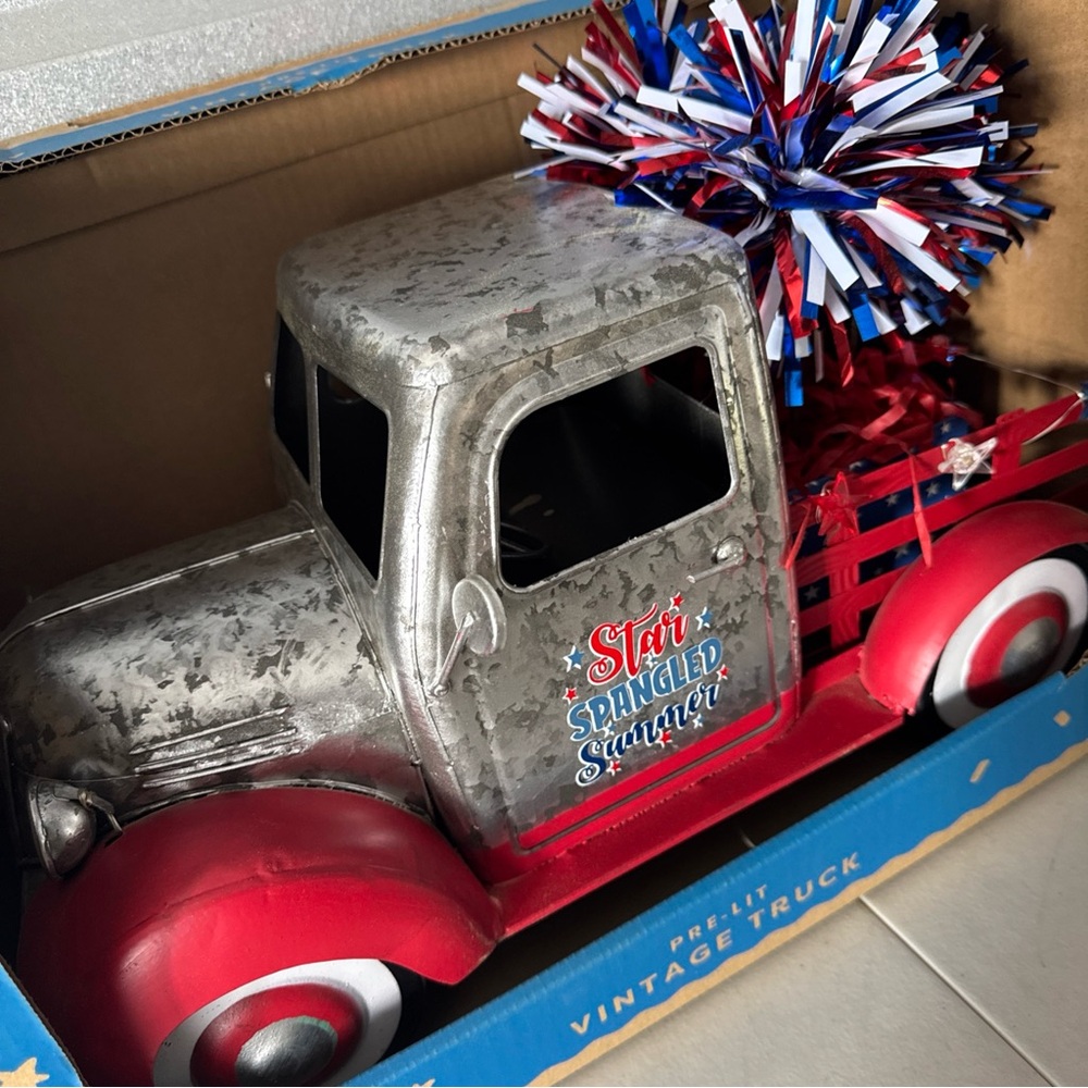 Member's Mark Pre-Lit Vintage Truck Star Spangled Summer Patriotic - Picture 3 of 7